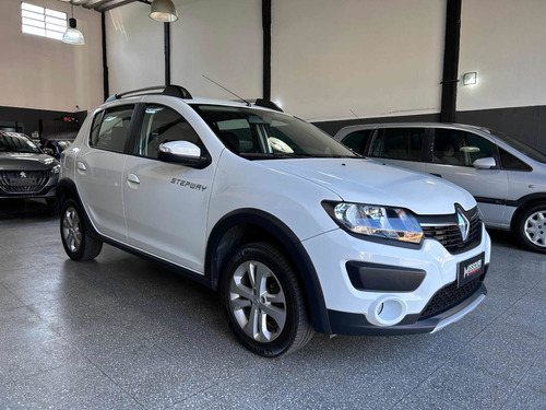 Imagen 3 de 25 de Renault Sandero Stepway 2017 1.6 Privilege 105cv