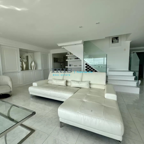 Venta Apartamento En Playa Mansa, 4 Dormitorios, Penthouse