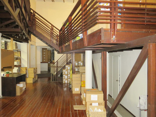 Venta Excelente Casa De 6 Dormitorios Y Dos Edificios Comerciales Centro. Dos Padrones