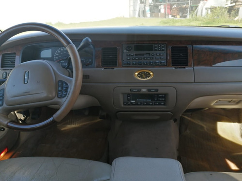 Lincoln Town Car Cartier Piel At