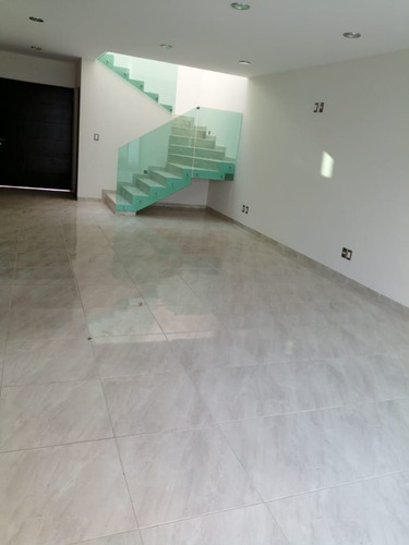 Hermosa Residencia En La Condesa Juriquilla, Estudio O 4ta Rec En Pb, Jardín,.