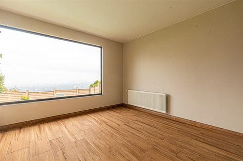 Casa En Venta De 5 Dorm. En Las Condes