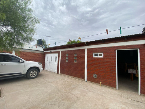 Casa En Venta 3 Dormitorios - Centenario