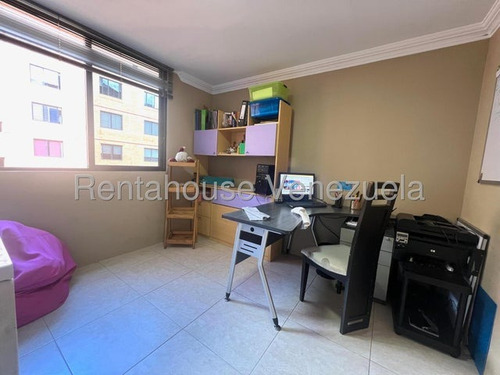 Agp Apartamento En Venta En Colinas De La Tahona, Con A/a, Bella Áreas Sociales 25-12860 Ys