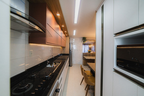 Imagem 21 de 22 de Apartamento 2 Dormitórios - Prédio Frente Mar - Lazer Completo - Entrada 220 Mil - Amf50
