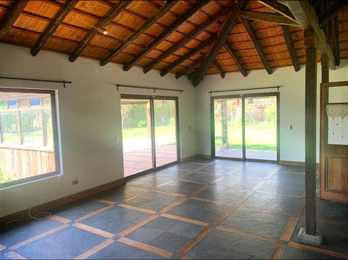 Parcela Con Casa En Sitio De 2000 Mts. Solida, Piscina Termp