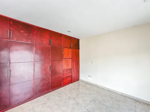 Casa En Venta Con Recámara En Planta Baja En Rincones De La Calera.