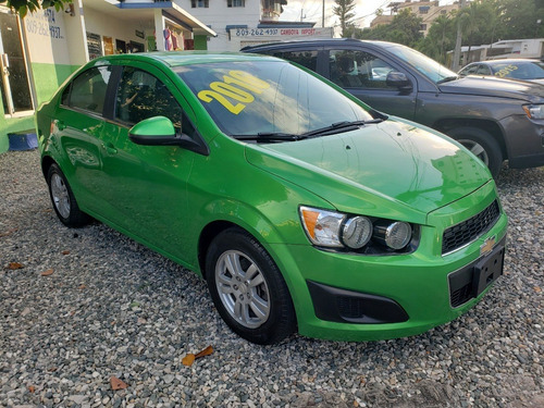 Imagen 7 de 7 de Chevrolet Sonic 2016 Verde