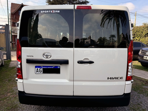 Toyota Hiace 2.8 Tdi Furgón 6at L1h1 3a 4p
