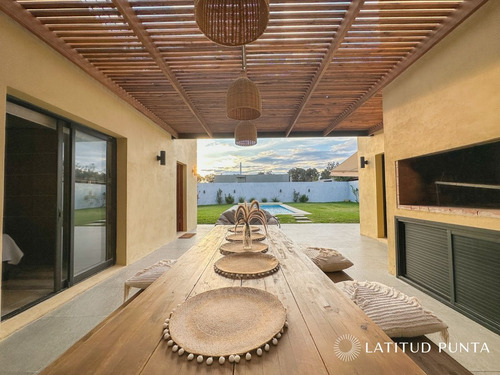 Imagen 5 de 30 de Casa Con Vista A Laguna Del Diario, 3 Dormitorios Más Dependencia Y Piscina