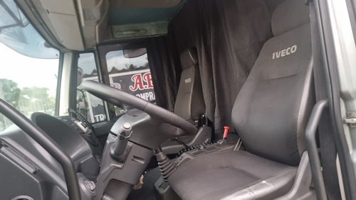 Iveco Tector Modelo 240 E 28 Cabina Lei Baú Ano 2015 Com Ar