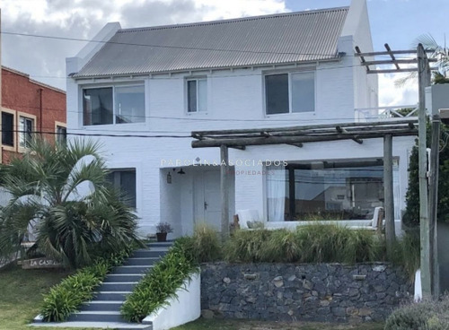 Imagen 1 de 12 de Casa De 4 Dormitorios En Venta, La Barra