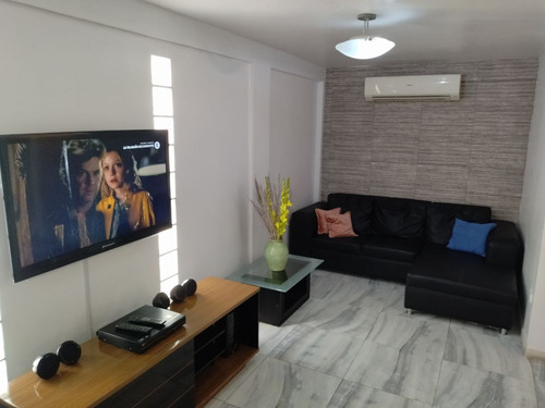 Se Vende Espectacular Casa Semi Amoblada En Urbanización Privilegiada De La Vía Hp De Anaco. (a.p)
