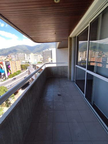 Imagen 11 de 18 de Amplio Apartamento Con Balcón En Alquiler En Las Mercedes 230mts