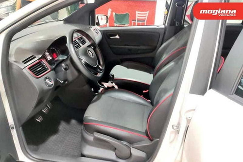 Imagem 9 de 12 de Volkswagen Fox 1.6 Mi Rock In Rio 8v Flex 4p 2016