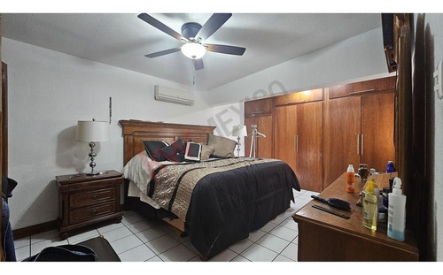 Casa En Venta De 1 Piso Con 3 Recamaras En Planta Baja, Colonia Los Pinos.