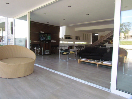 Espectacular Propiedad En Barrio Privado En Alquiler Temporada 2020