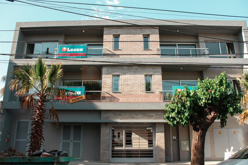 Imagen 1 de 23 de Departamento De 2 Ambientes Con Cochera