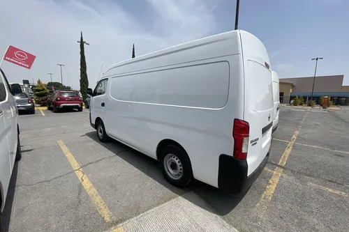 Nissan Urvan 2.5 Panel Amplia Aa Paquete Seguridad Mt