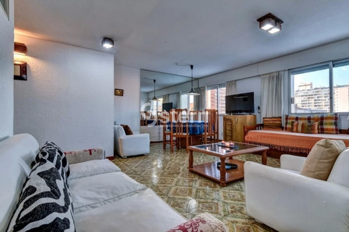 Venta Apartamento 1 Dormitorio Y Medio, Peninsula, Punta Del Este- Ref: 1451
