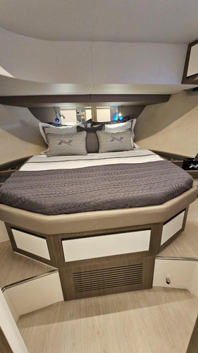 Lancha Nx50 Invictus! Navegabilidade, Design, 24 Pessoas