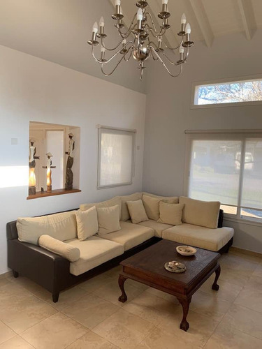 Casa Moderna En El Golf Country Club