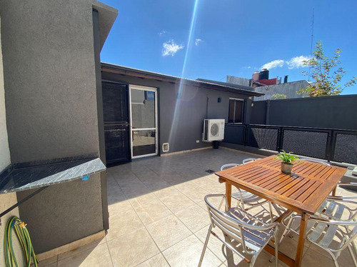 Casa En Devoto. Ideal 2 Familias