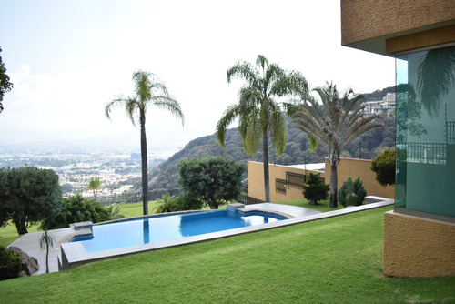 Casa En Venta De Lujo Con Vista Panóramica Y Alberca En El Palomar