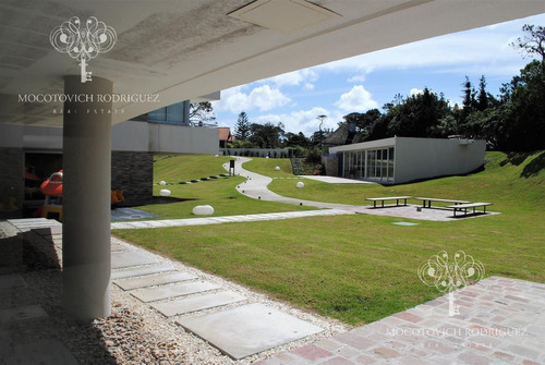 Apartamento En Venta Dos Dormitorios- Lumiere Punta Del Este - Frente Al Mar - Mansa - Servicios