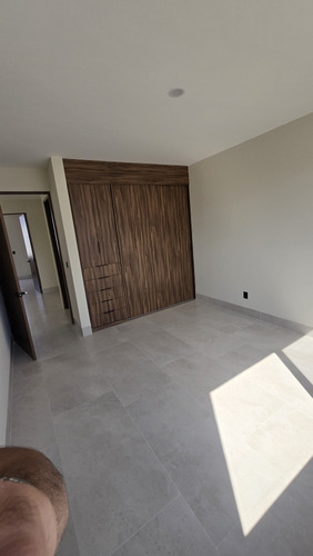 Casa De 3 Recamaras Y 3 Baños Con Cochera Techada Y Amenidad