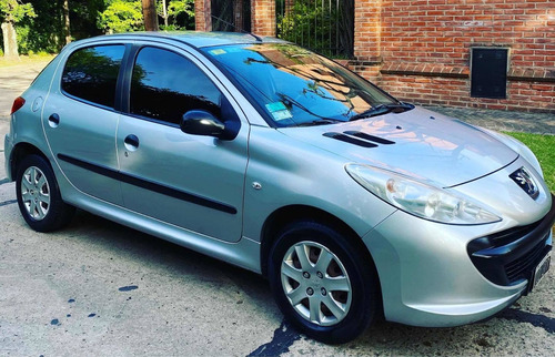 Peugeot 207 1.4 Sedan Xr 2011