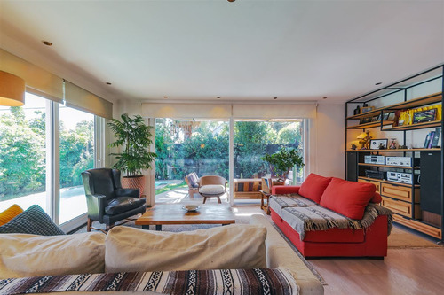Casa En Venta De 4 Dorm. En Las Condes