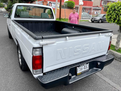Imagen 4 de 13 de Nissan Np300 Largo Tm5 Mt 1999
