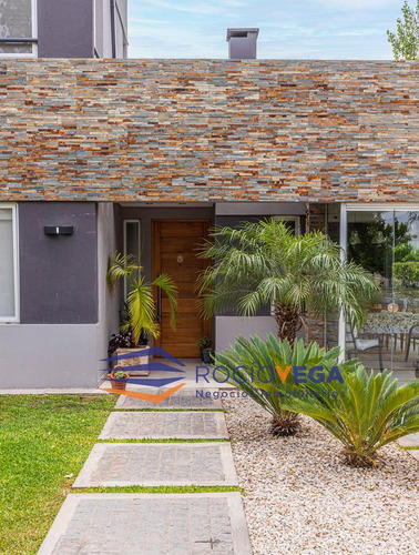 Casa A La Venta En Casco De Álvarez Moreno