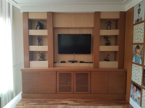 Casa No 18 Do Forte - Venda - 600m2, 5 Dormitorios Sendo 4 Suites, 4 Vagas, Piscina, Sala De Tv Com Home Theater - Cncr0010