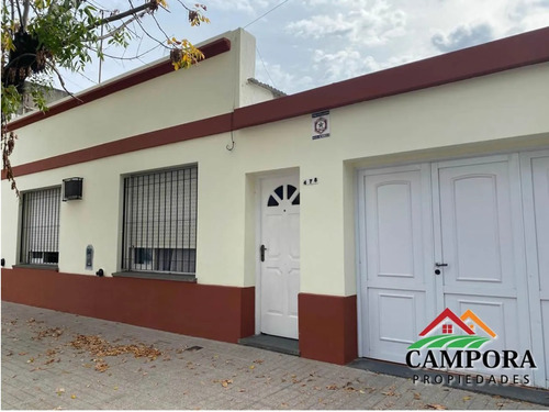 Casa A La Venta, Excelente Ubicación, En Mercedes