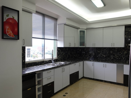 Amplio Pent House Con Terraza Y Vista A La Ciudad En Kynaki Lecheria