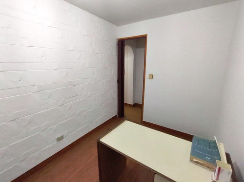 Lote 8.66 X 21, En Inmejorable Zona!!!