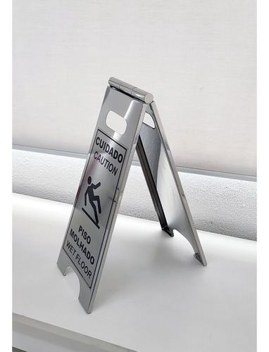 Placa De Sinalização Piso Molhado - Aço Inox Cor Aço Inox AISI430 Polido