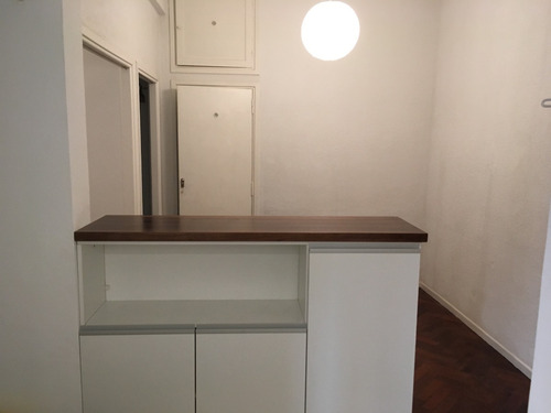 Depto. 2 Amb Y Medio, 1° Por Escalera, Impecable!! Venta Con Renta.