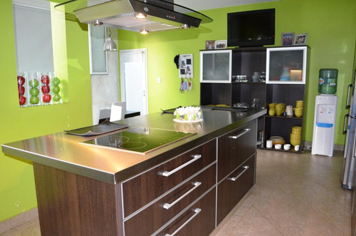 Moderna Propiedad En Barrio Privado Santa Ana