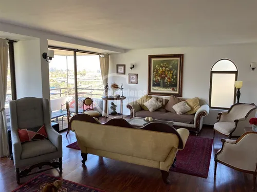 Departamento En Venta De 4 Dorm. En Raúl Labbé Lo Barnechea