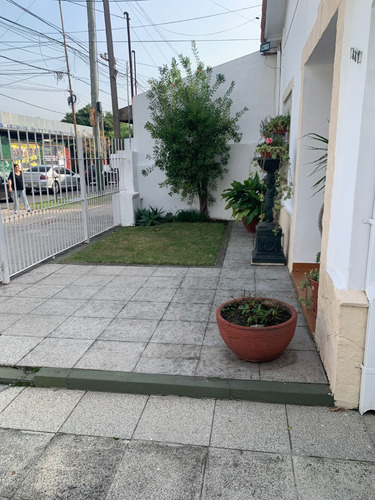 Casa 4ambientes Laprida 1667