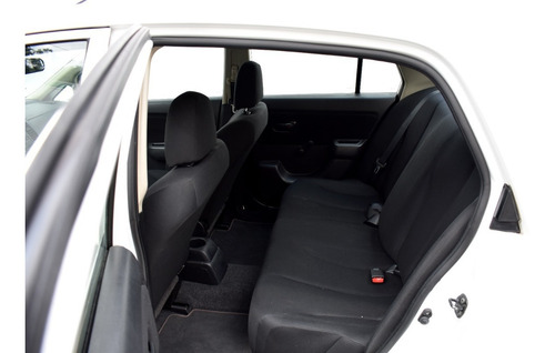 Imagen 10 de 12 de Nissan Tiida Advanced 2015