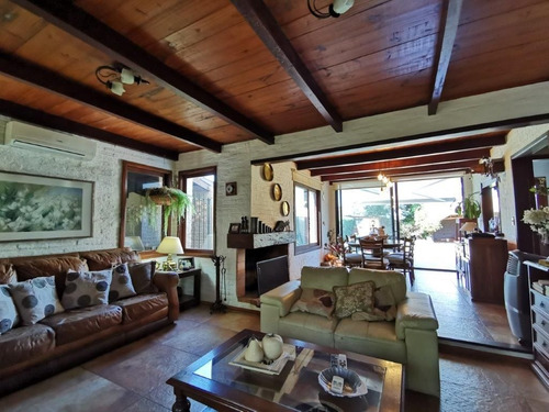 Casa En Venta De 3 Dormitorios En Barra De Carrasco