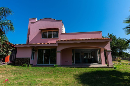 Garden House En Venta En Ajijic, Jalisco.