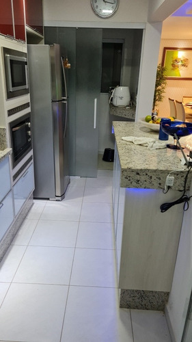 Sobrado Com 3 Dorm, 1 Suíte, 2 Coz, Garagem Para 4 Carros.