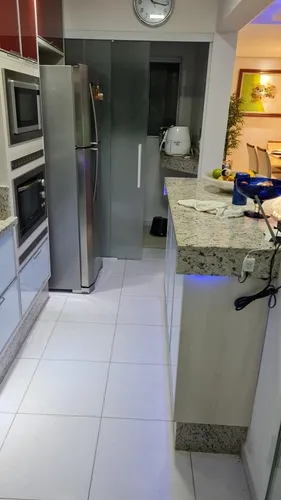 Sobrado Com 3 Dorm, 1 Suíte, 2 Coz, Garagem Para 4 Carros.