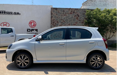 Imagen 2 de 15 de Toyota Etios 1.5 Vvt-i 5 Puertas Manual Xls Pack 0km My2023