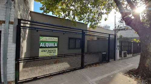 Alquiler Casa En Malaver Zona Residencial Con Entrada De Auto.